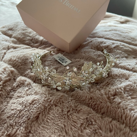 Oleg Cassini Wedding Dress and Headpiece - Picture 6 of 8